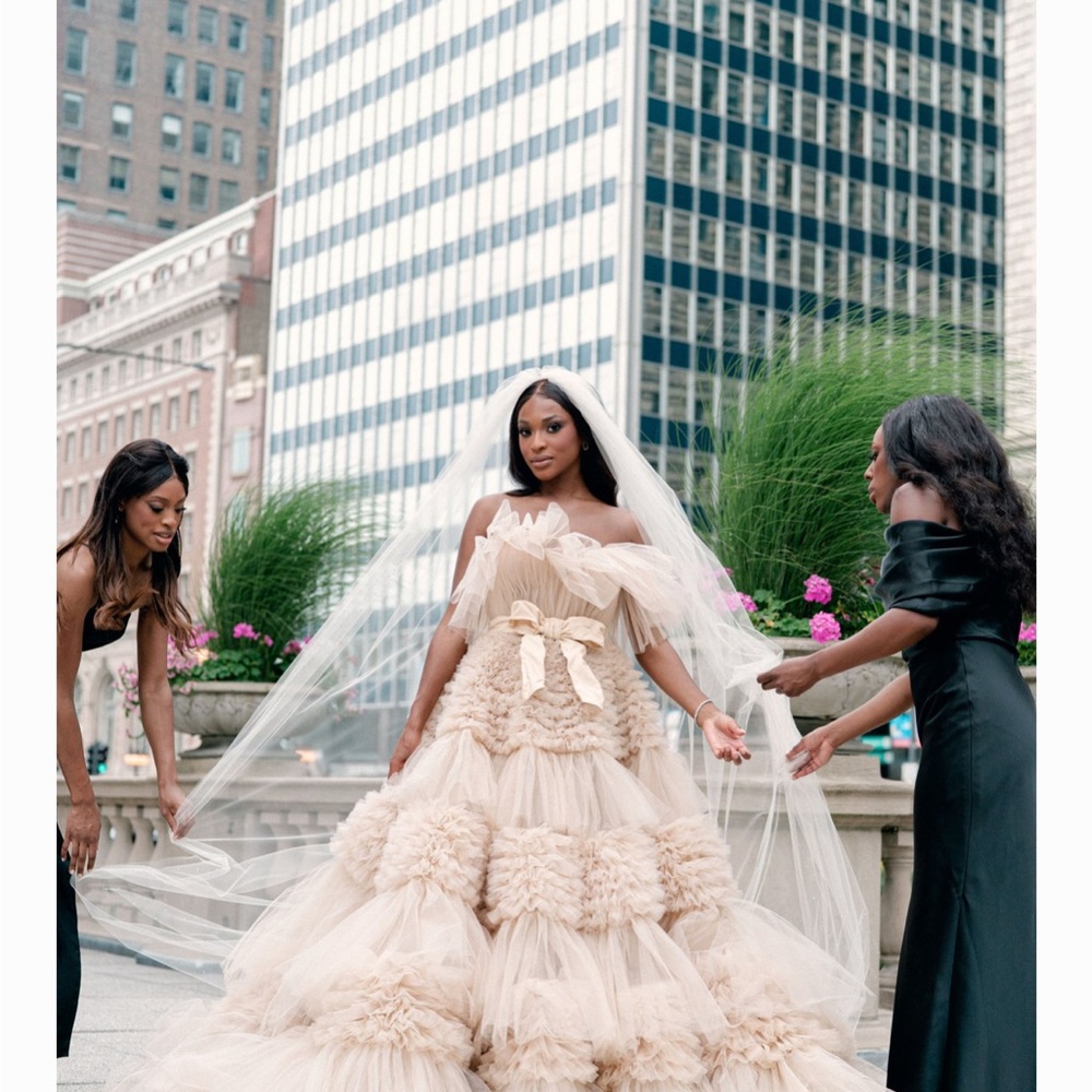 Elegant Cream Tulle Gown

Zuhair MuradRuffled Tulle Wedding Dress Size 8